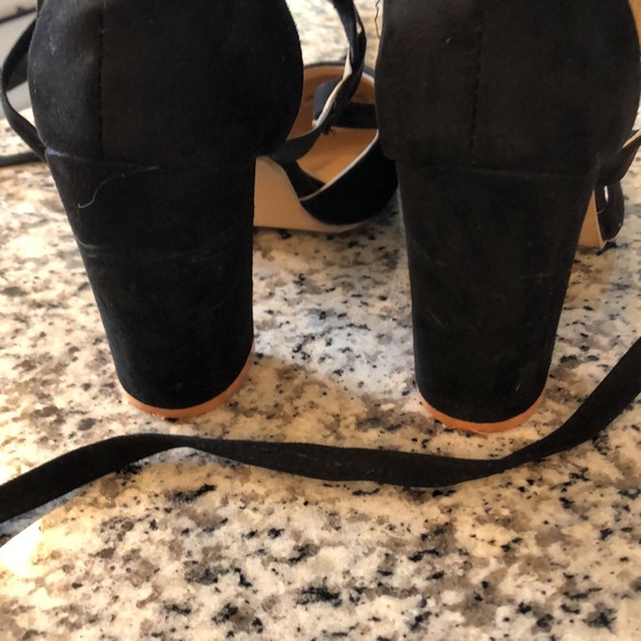 Black heels - Picture 3 of 3